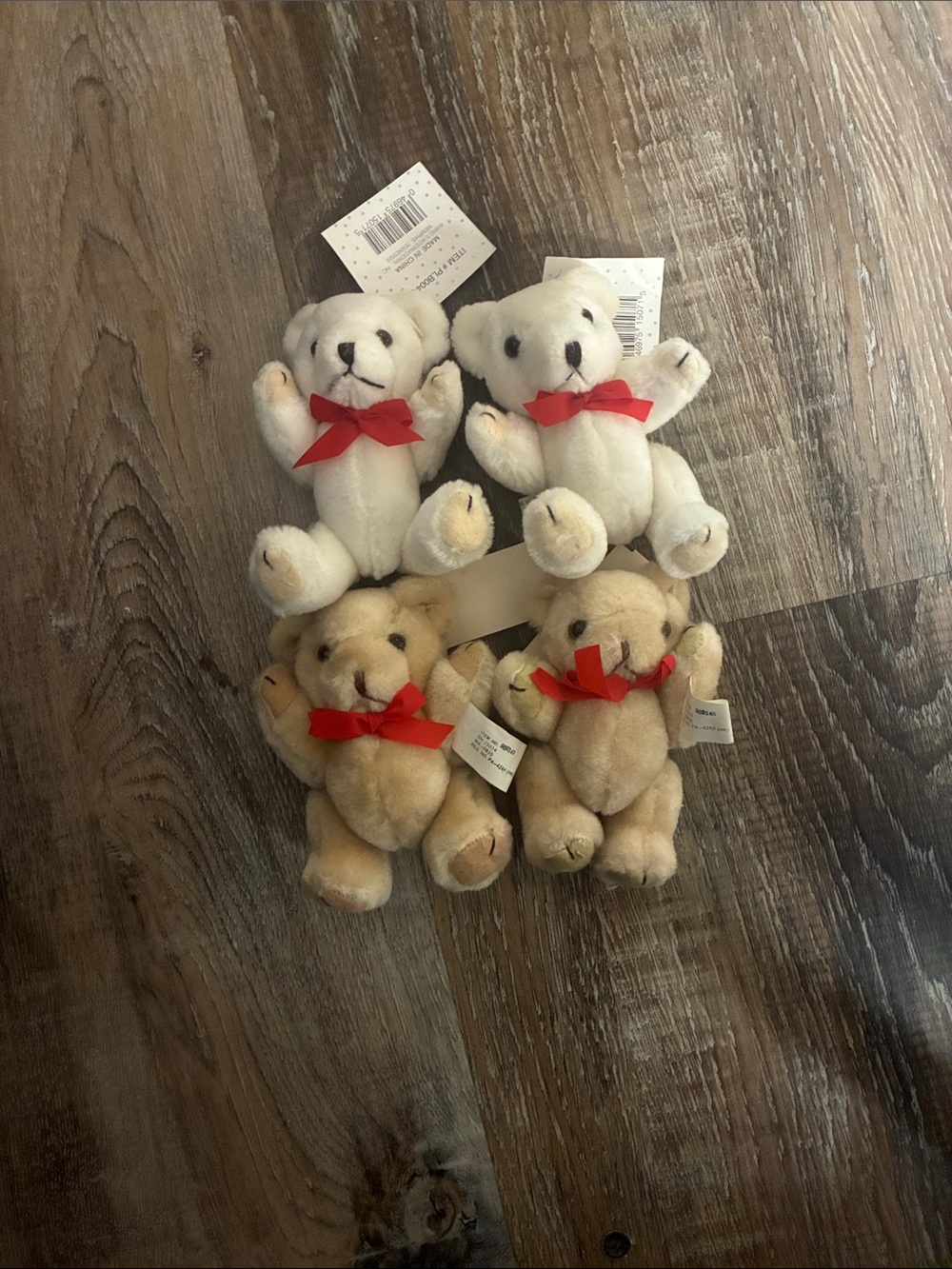 4 mini teddy bears